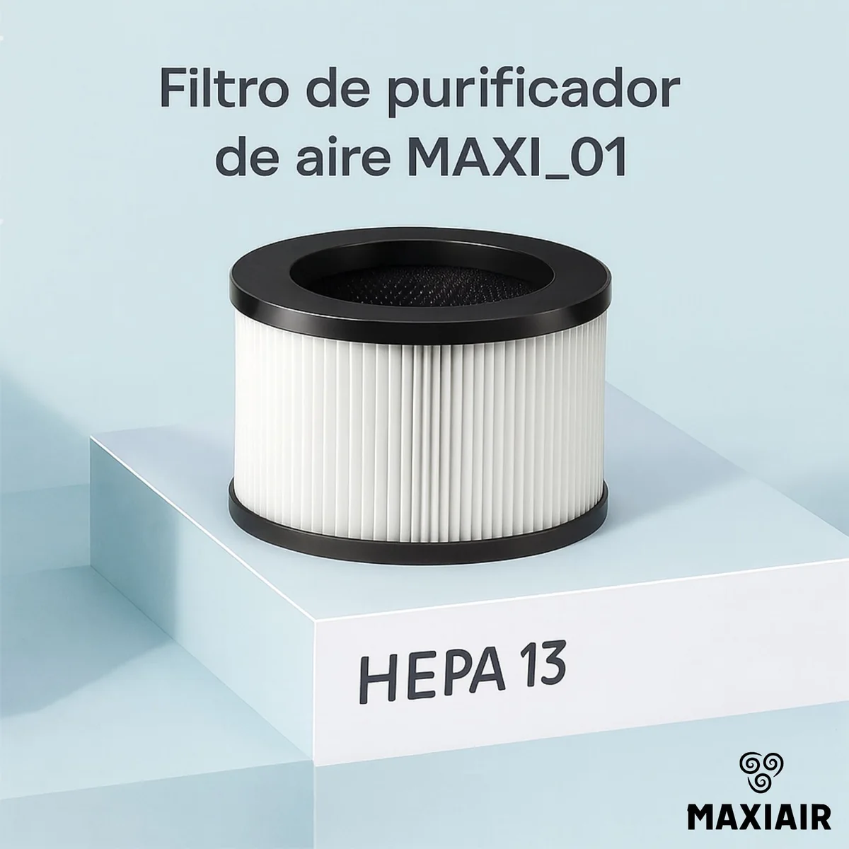Lámina del filtro de repuesto HEPA 13 del purificador MAXIAIR MAXI-01 sobre fondo azul claro.